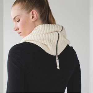Lululemon Falling Freely Neck Warmer